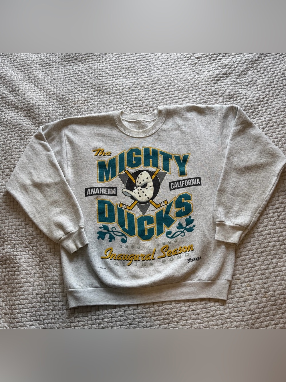 Vintage 1993 Mighty Ducks “Inaugural Season at the Pond” Sweatshirt Measures L